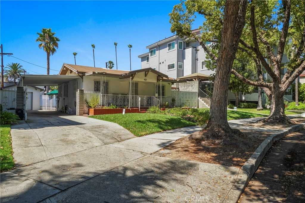 photo 1: 421 Piedmont Avenue, Glendale CA 91206