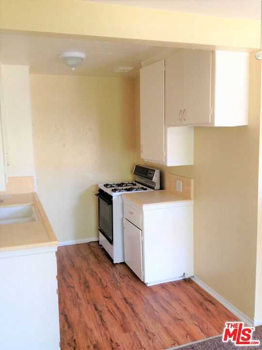 photo 2: 1600 Magnolia Avenue, Long Beach CA 90813