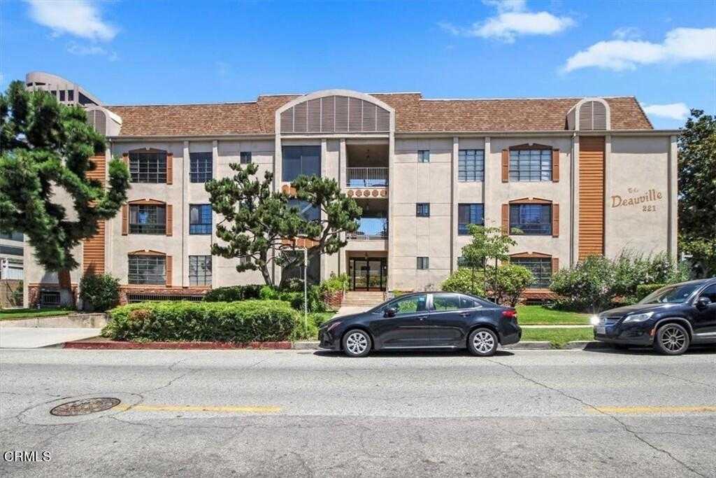 photo 2: 221 E Lexington Drive Unit 204, Glendale CA 91206