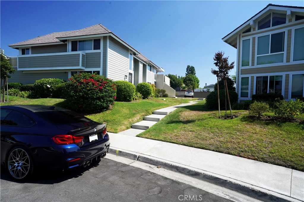 photo 3: 173 Oval Road Unit 2, Irvine CA 92604