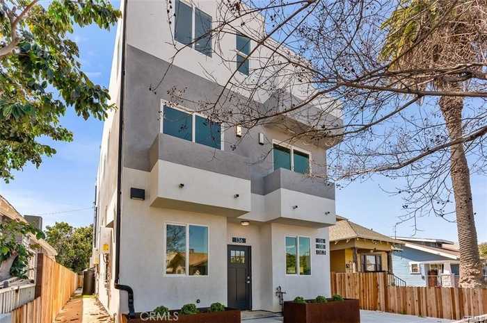 photo 2: 136 W 48th Street, Los Angeles CA 90037