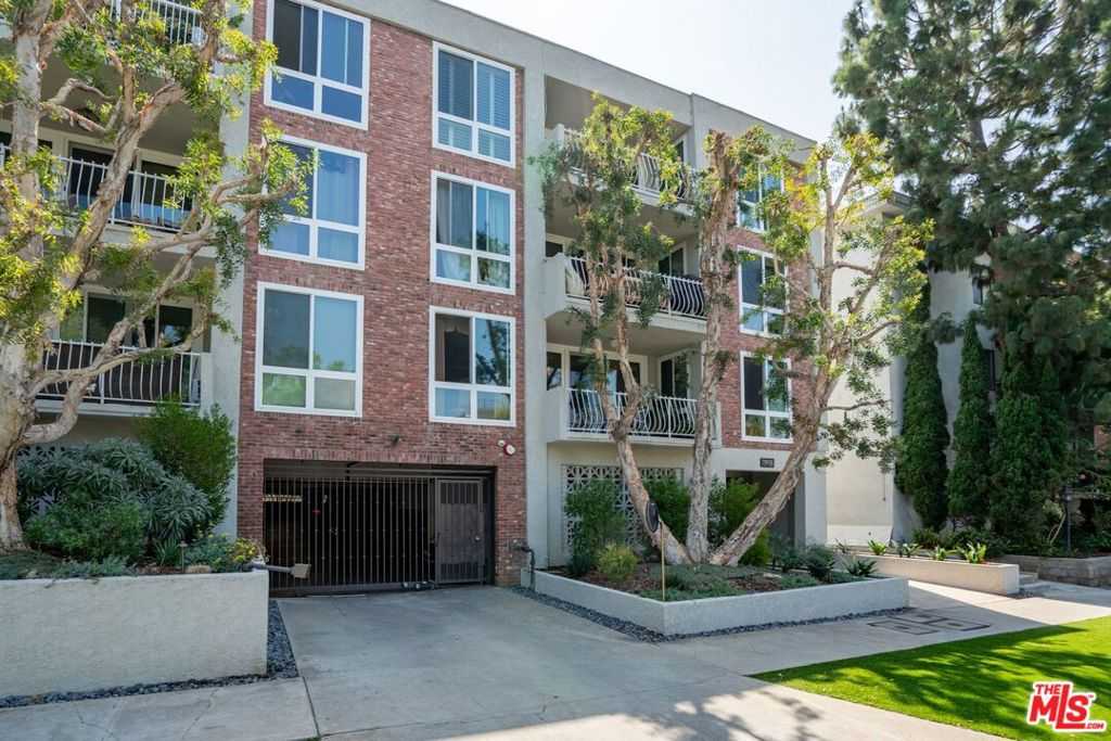 photo 1: 11918 Kiowa Avenue Unit 203, Los Angeles CA 90049