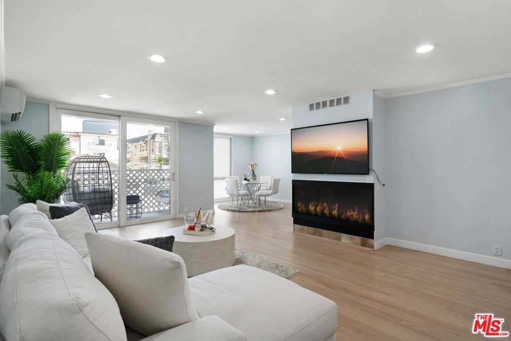 photo 3: 11918 Kiowa Avenue Unit 203, Los Angeles CA 90049