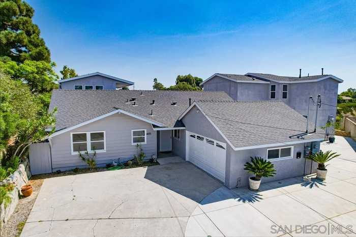 photo 1: 4221 Mt Casas Ct, San Diego CA 92117