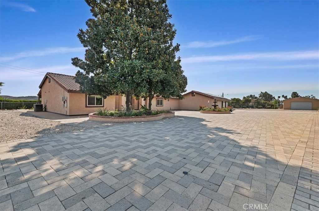 photo 3: 10245 Bluff Street, Banning CA 92220