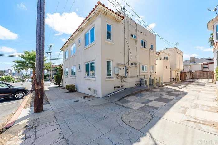 photo 2: 130 144 Ivy Street, San Diego CA 92101