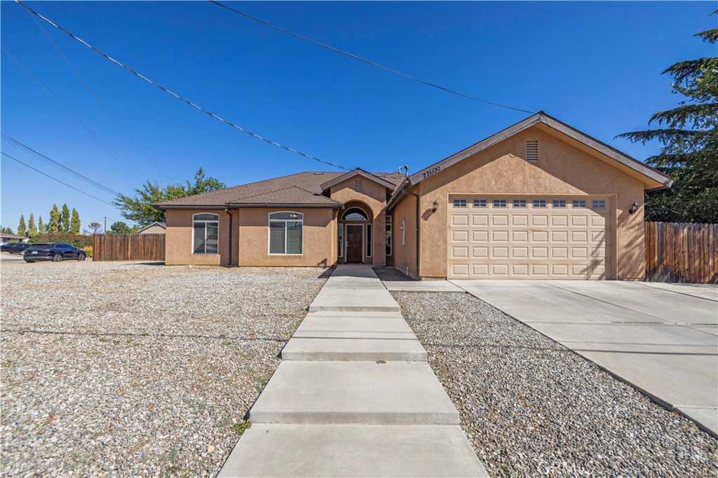 photo 1: 22600 Jerry Drive, Tehachapi CA 93561