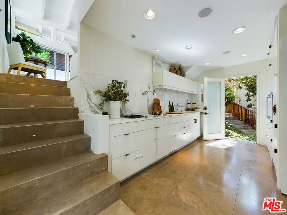 photo 3: 1606 Crater Lane, Los Angeles CA 90077