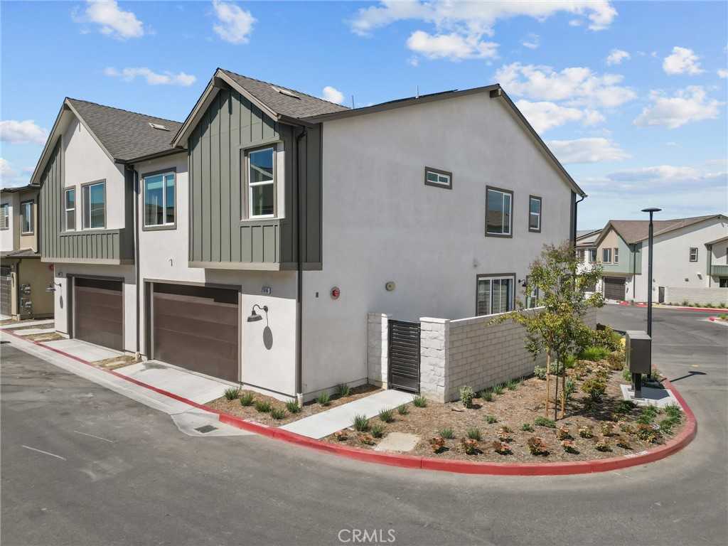 photo 3: 27616 Ensemble Place, Valencia CA 91381