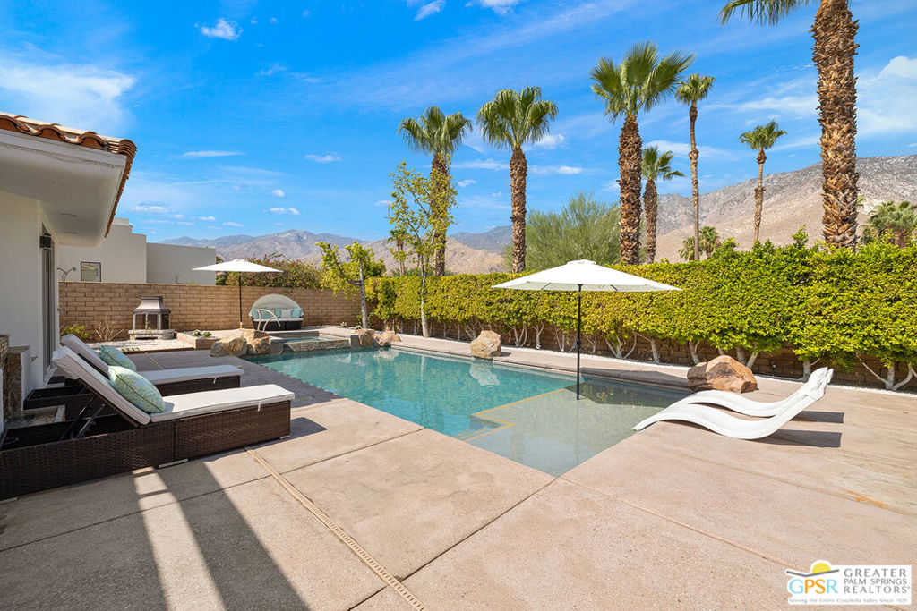 photo 2: 905 E Azalea Circle, Palm Springs CA 92264