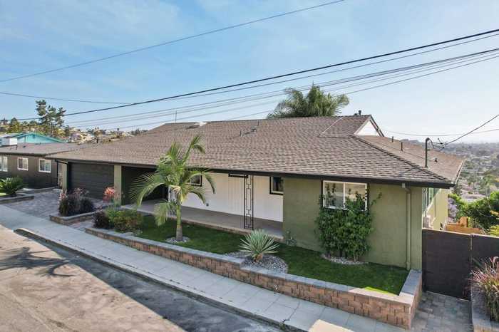 photo 2: 4326 Avon Dr, La Mesa CA 91941