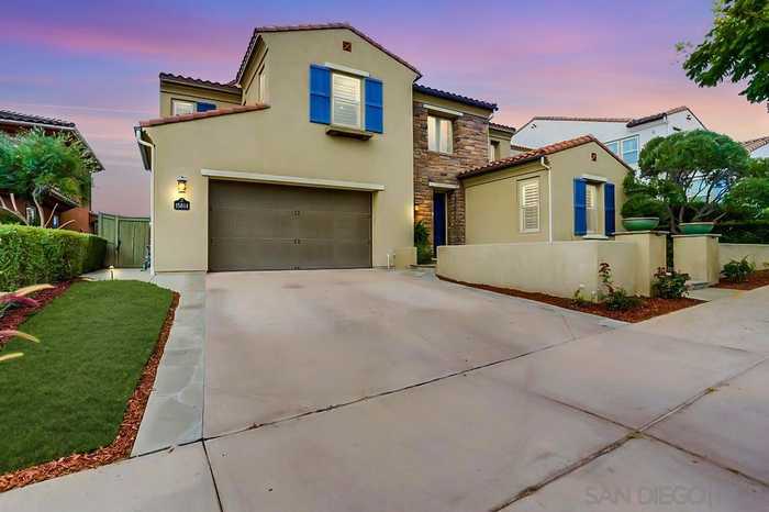 photo 2: 15614 Peters Stone Ct, San Diego CA 92127