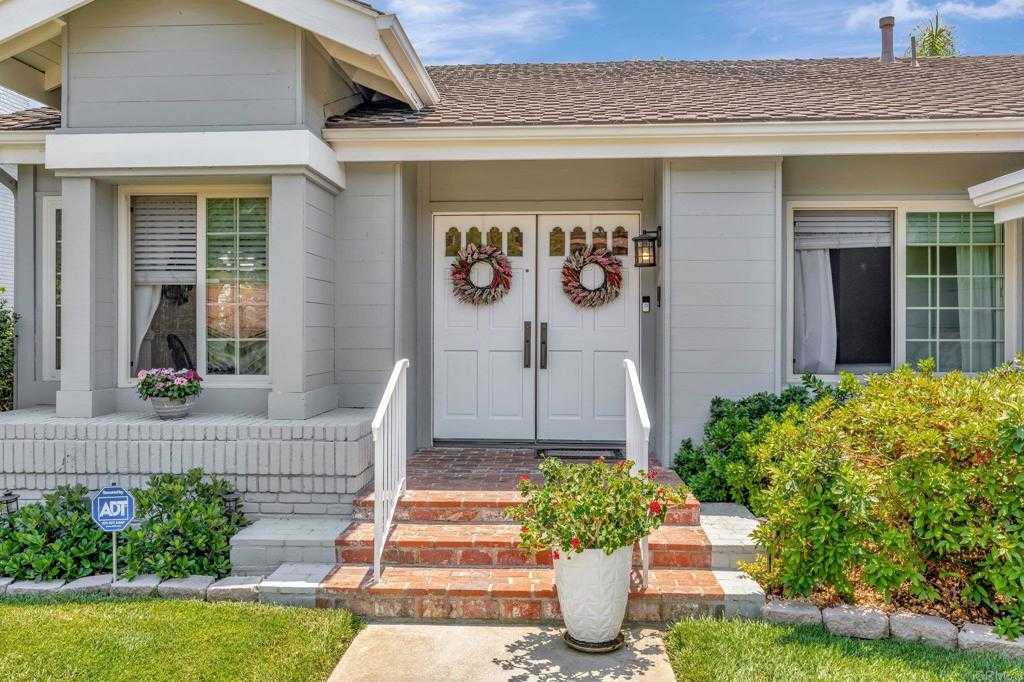 photo 3: 1141 Countrywood Lane, Vista CA 92081