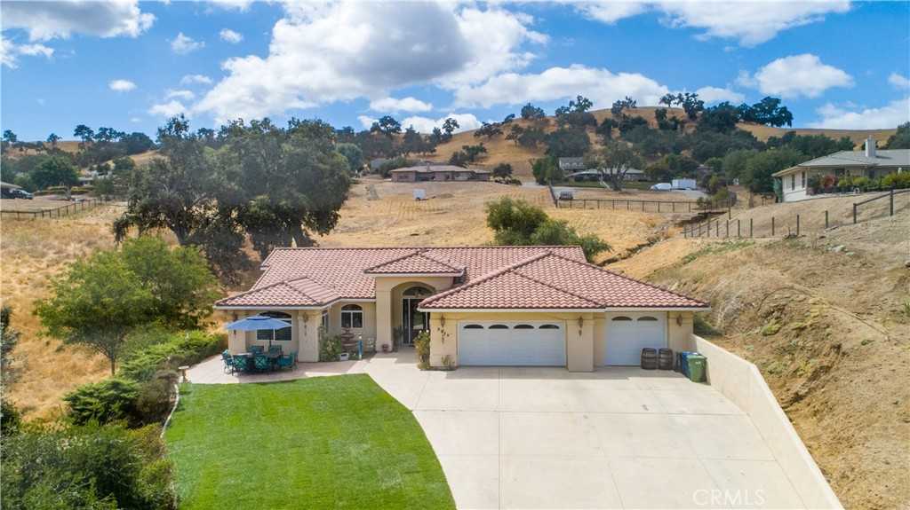 photo 1: 9929 Flyrod Drive, Paso Robles CA 93446