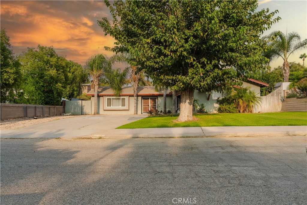 photo 1: 10937 Desert Sand Avenue, Riverside CA 92505