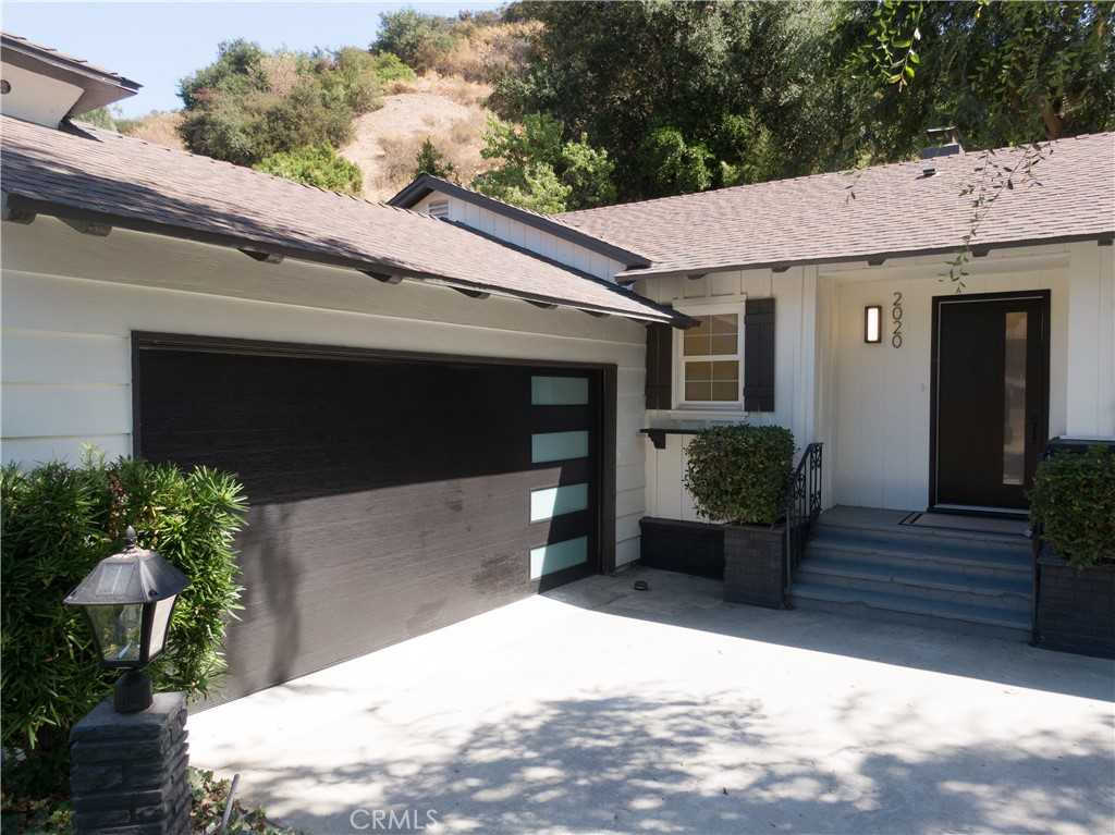 photo 3: 2020 Oak Valley Road, Glendale CA 91208