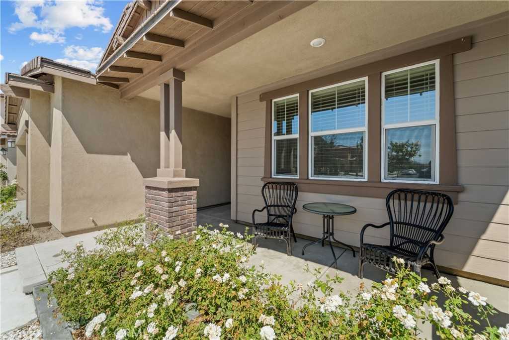 photo 2: 3447 E Garrick Street, Ontario CA 91762