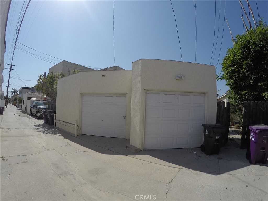 photo 3: 176 Saint Joseph Avenue, Long Beach CA 90803