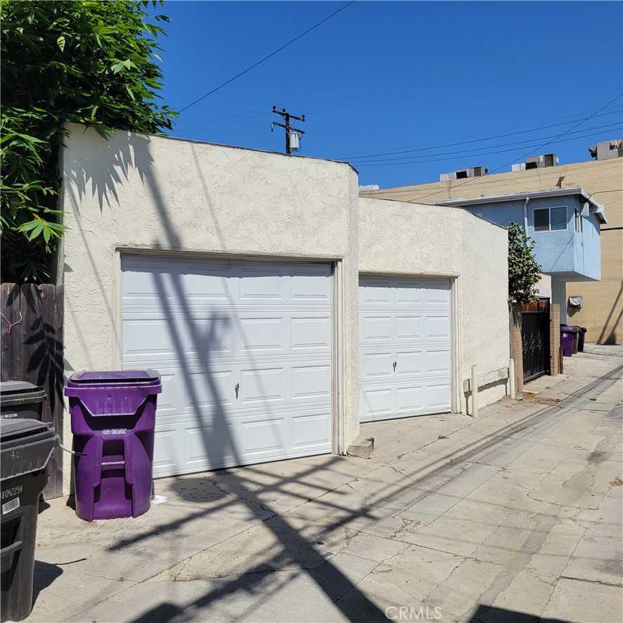 photo 2: 178 Saint Joseph Avenue, Long Beach CA 90803