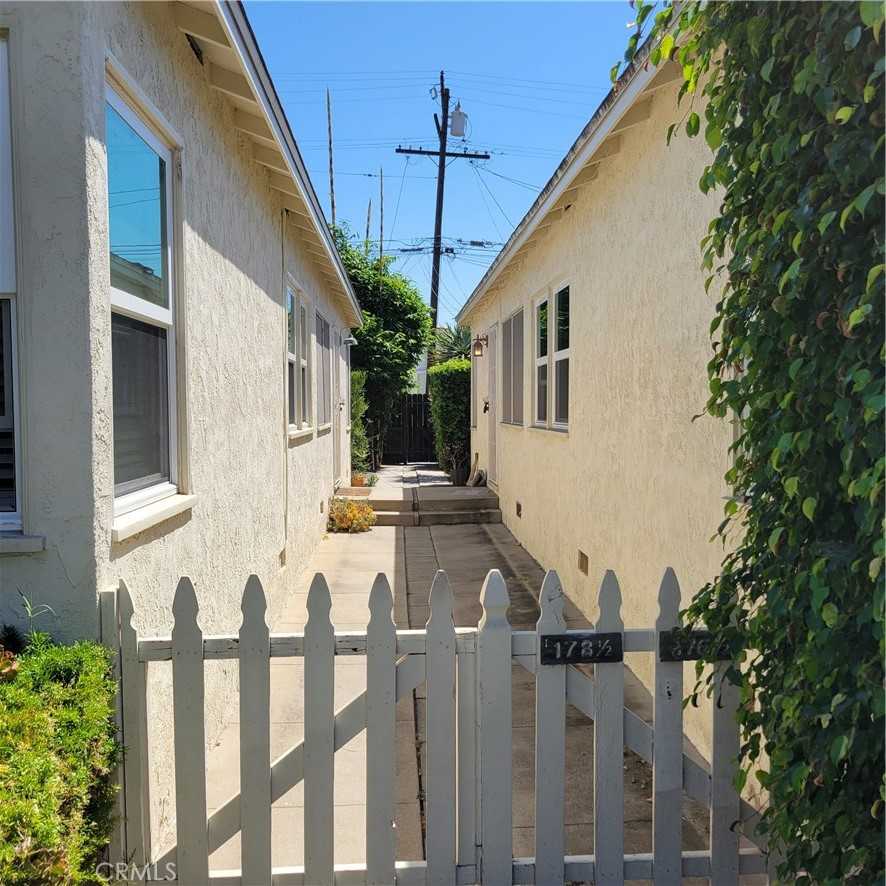 photo 3: 178 Saint Joseph Avenue, Long Beach CA 90803