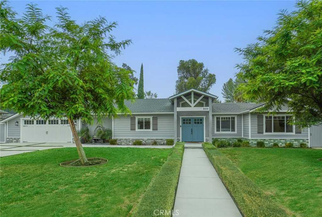 photo 1: 6009 Oakdale Avenue, Woodland Hills CA 91367