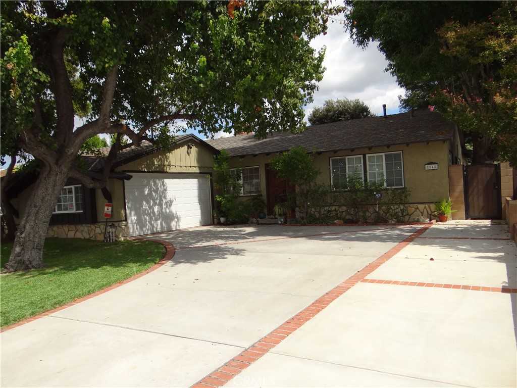 photo 1: 8848 Oakdale Avenue, Northridge CA 91324