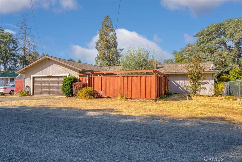 photo 1: 6303 Lakeside Drive, Clearlake CA 95422