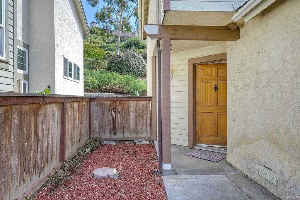 photo 2: 4215 Esperanza Way, Oceanside CA 92056