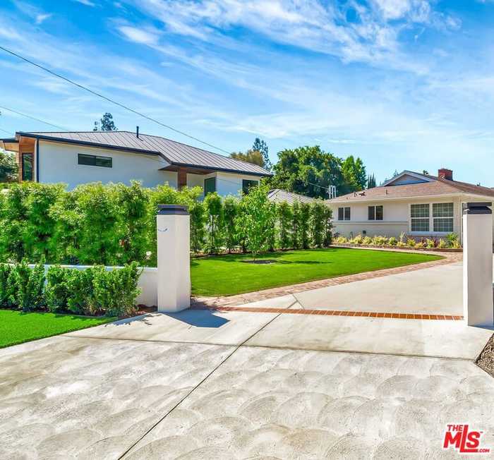 photo 2: 23263 Gonzales Drive, Woodland Hills CA 91367