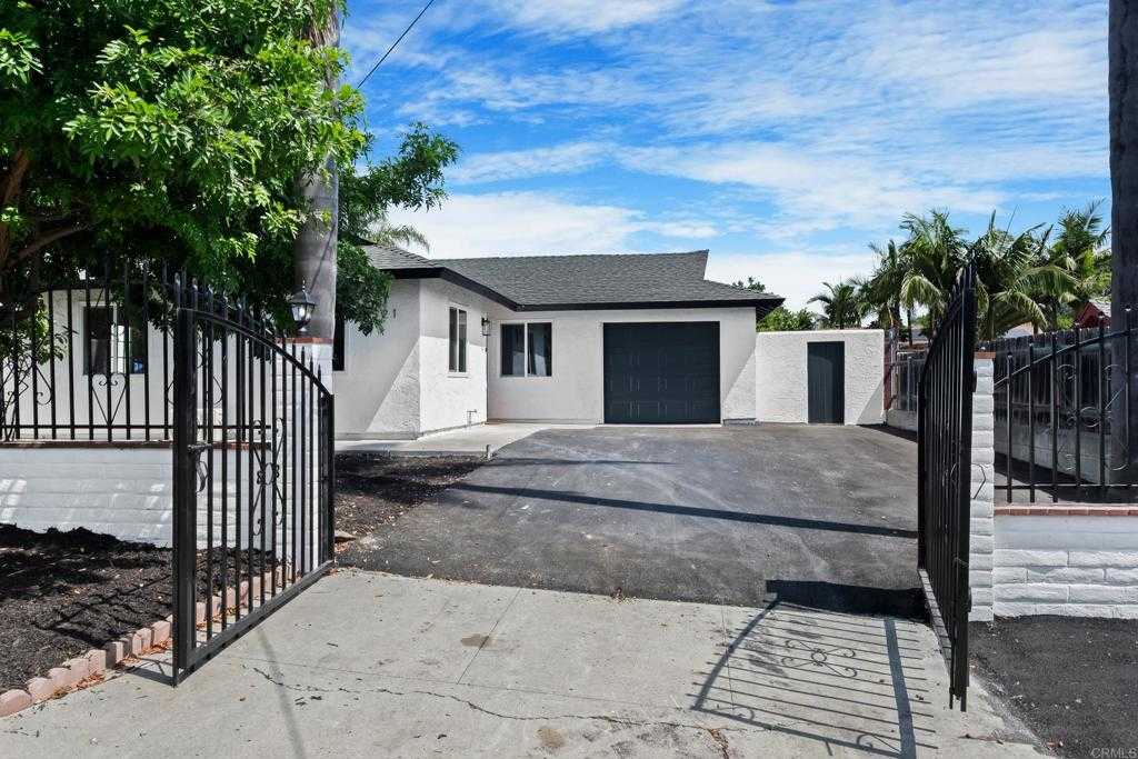 photo 3: 521 Blackbird Drive, Vista CA 92083