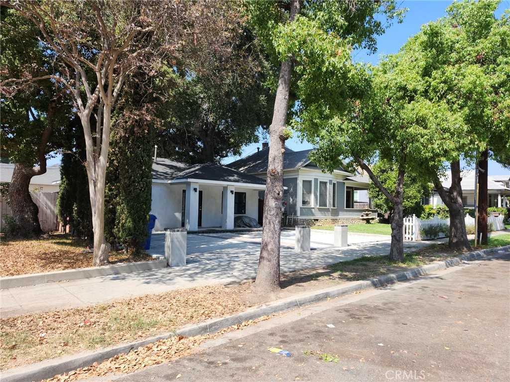 photo 3: 725 N Gordon Street, Pomona CA 91768