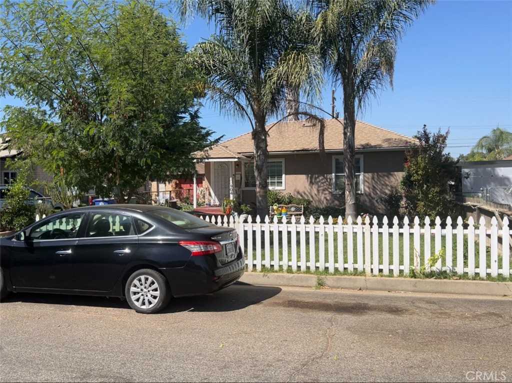 photo 1: 904 Riverside Avenue, Chowchilla CA 93610