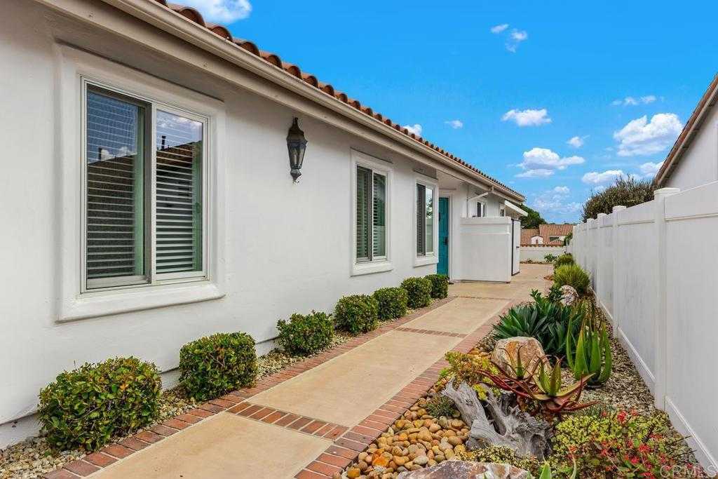 photo 3: 4745 Collinos Way, Oceanside CA 92056