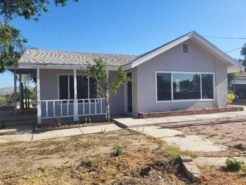 photo 2: 10436 Gramercy Place, Riverside CA 92505