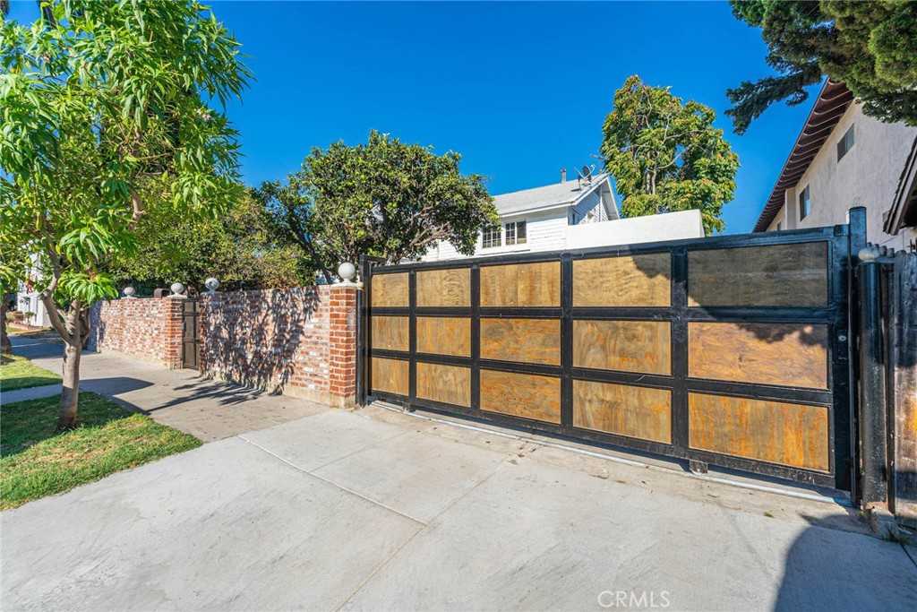 photo 2: 7028 Marbrisa Avenue, Huntington Park CA 90255