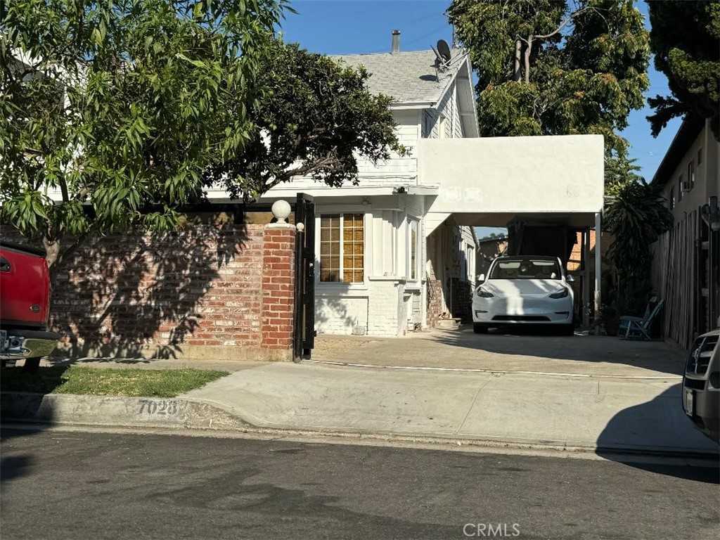 photo 3: 7028 Marbrisa Avenue, Huntington Park CA 90255