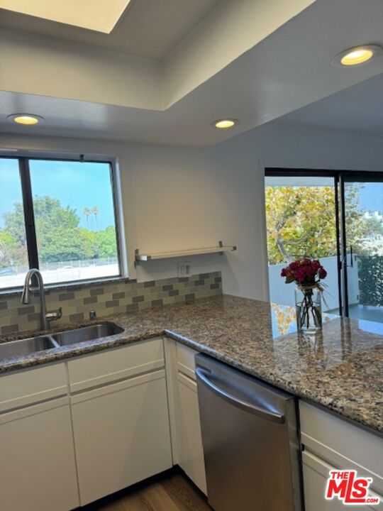 photo 2: 5000 S Centinela Avenue Unit 125, Los Angeles CA 90066