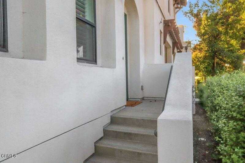 photo 3: 1538 1538 E Thompson Boulevard, Ventura CA 93001