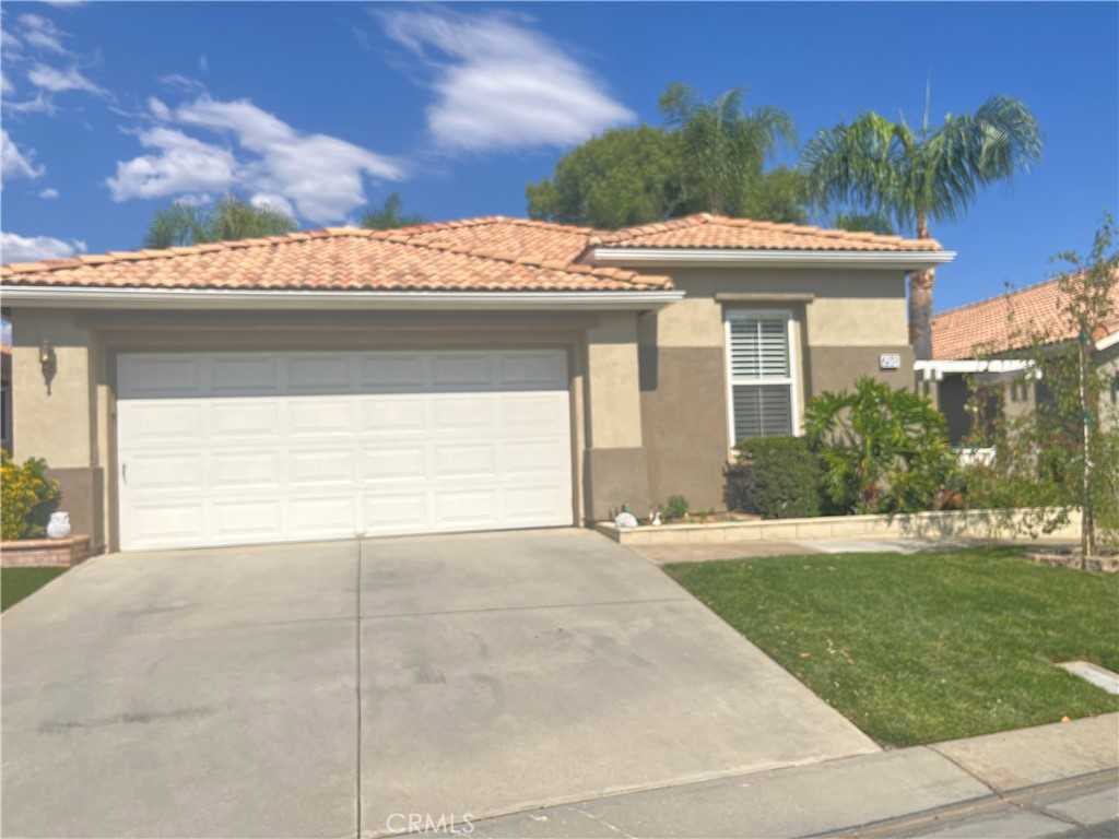 photo 1: 798 Twin Hills Drive, Banning CA 92220