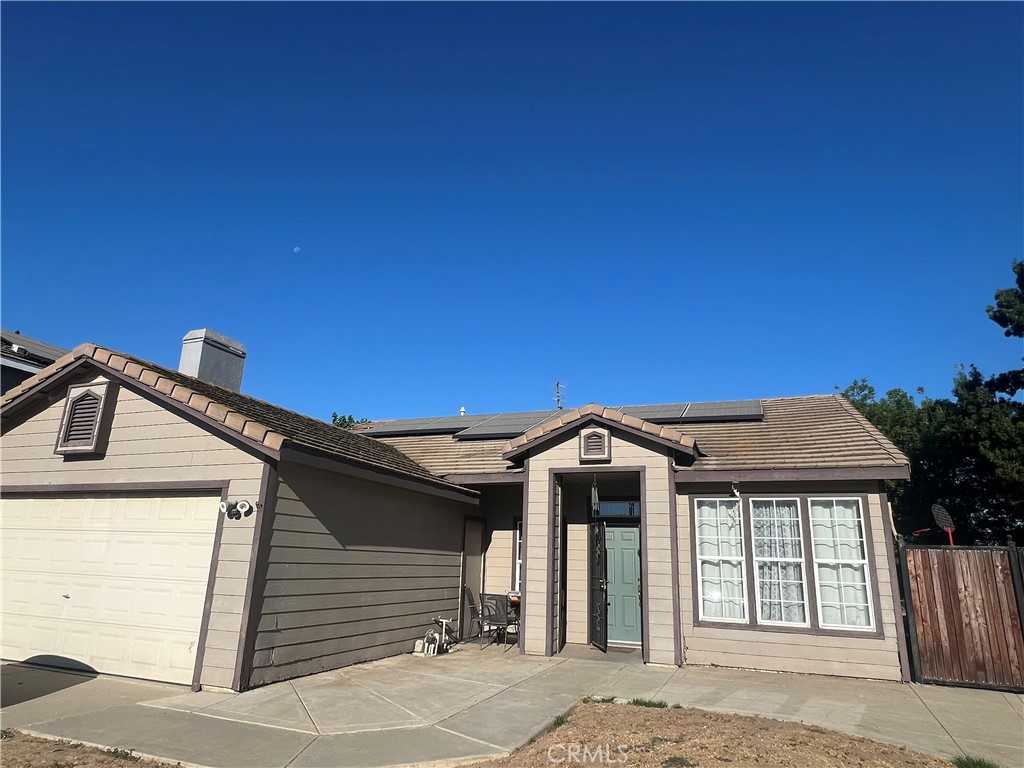 photo 1: 112 Cedar Court, Chowchilla CA 93610