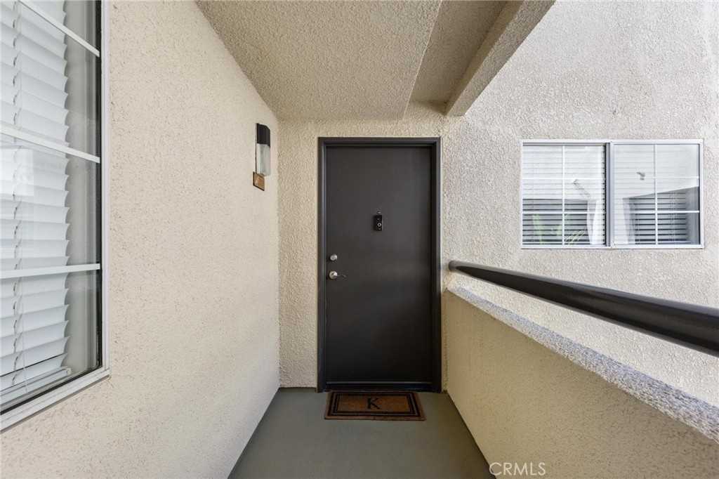 photo 3: 21500 Burbank Boulevard Unit 213, Woodland Hills CA 91367