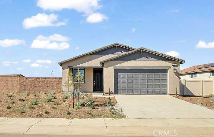 photo 1: 1385 Hummingbird Way, Banning CA 92220