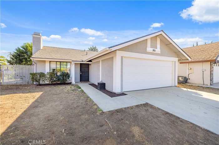 photo 1: 203 Meadowbrook Court, Tehachapi CA 93561