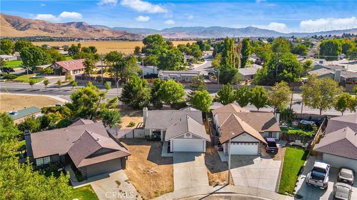 photo 2: 203 Meadowbrook Court, Tehachapi CA 93561