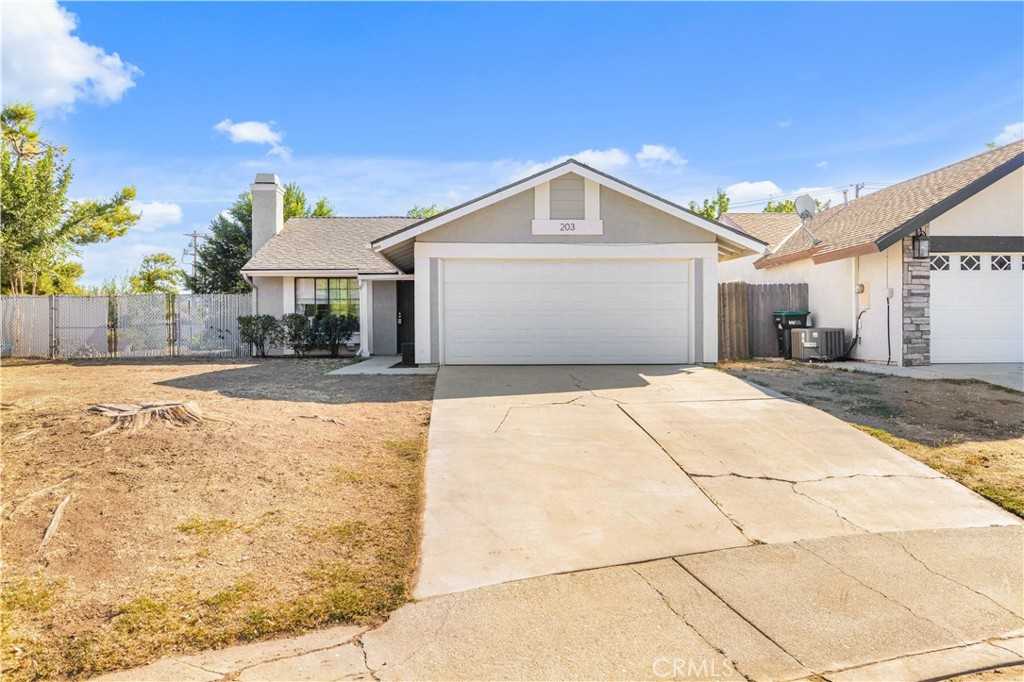 photo 3: 203 Meadowbrook Court, Tehachapi CA 93561