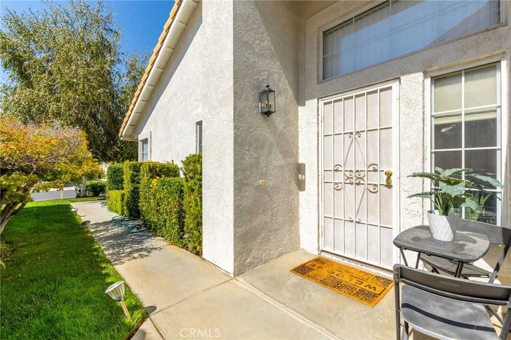 photo 2: 928 Cypress Point Drive, Banning CA 92220