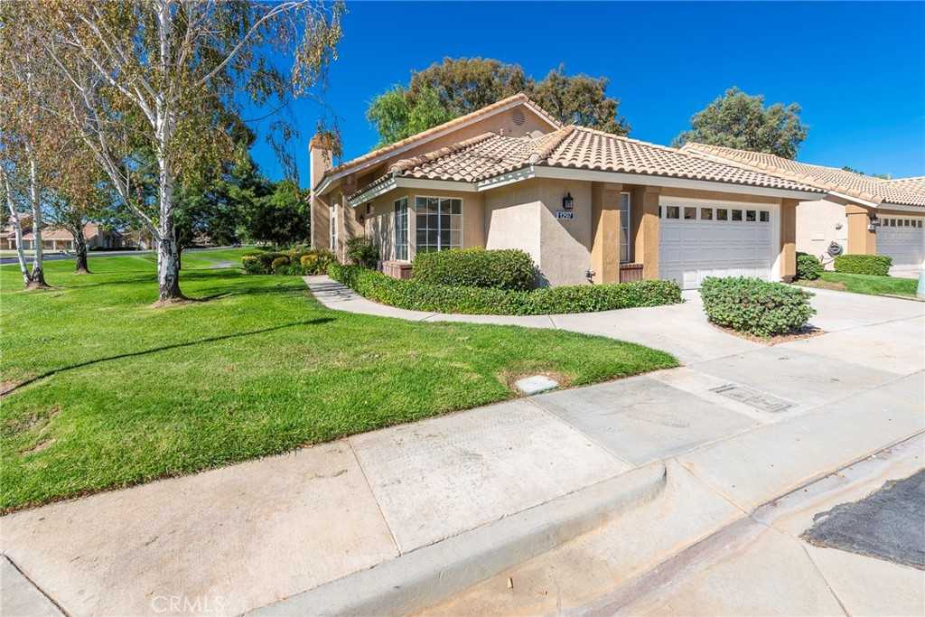 photo 1: 1297 Hogan Avenue, Banning CA 92220