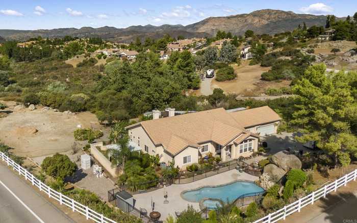 photo 1: 2532 Quail Creek Place, Alpine CA 91901