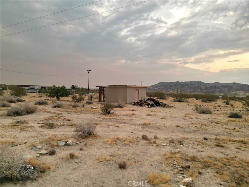 photo 1: 4354 Broadway, Landers CA 92285