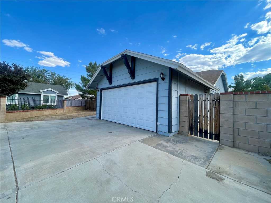 photo 2: 37418 Birch Tree Lane, Palmdale CA 93550